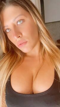 Public Photo of Biondona25